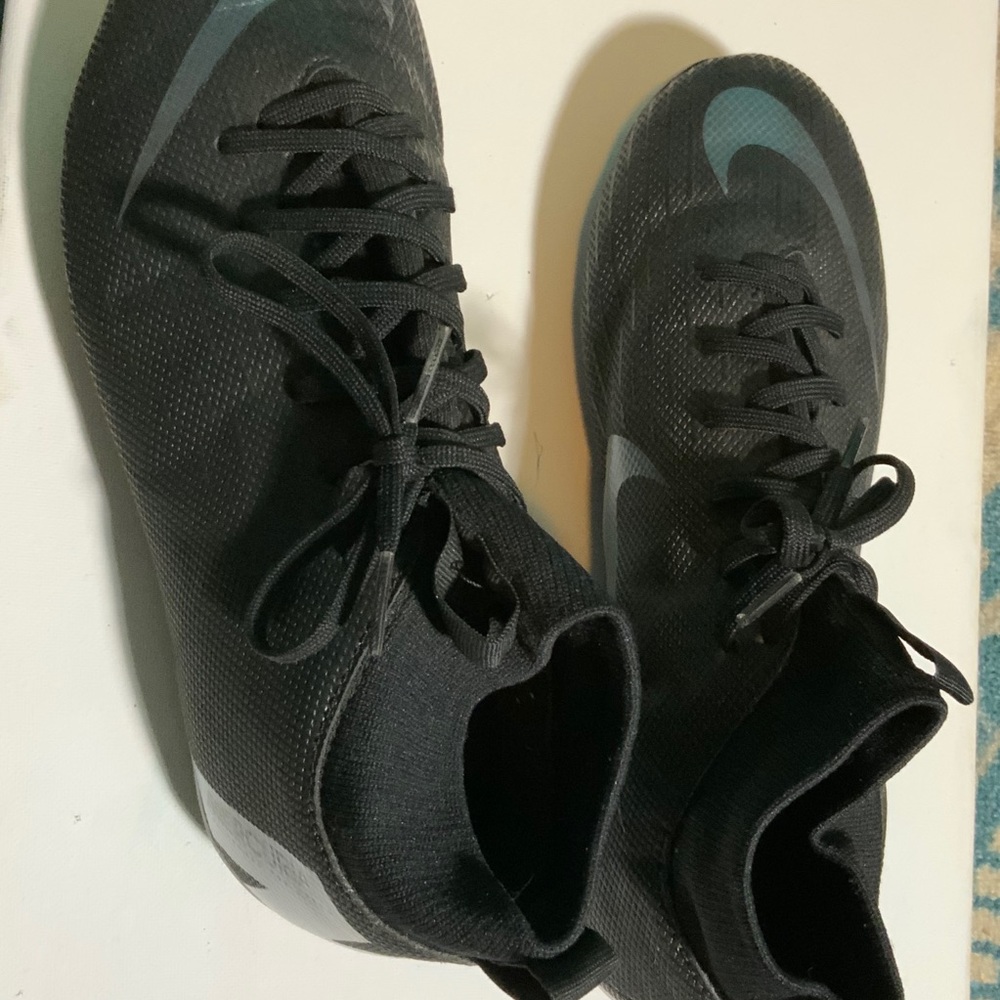 Black Nike Cleats 6Y Boys, 7.5Women